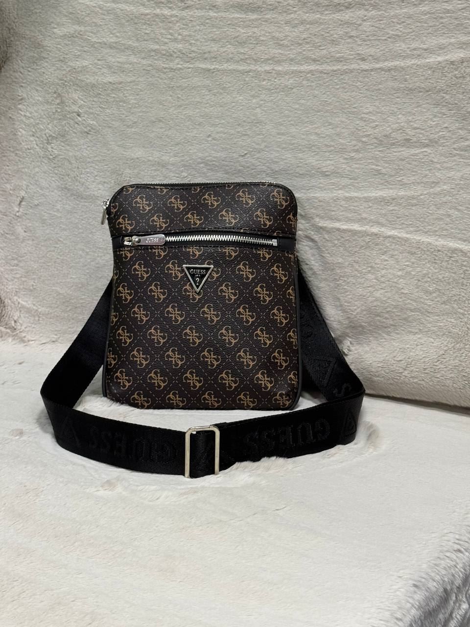 Bandolera Guess de hombre - Imagen 2