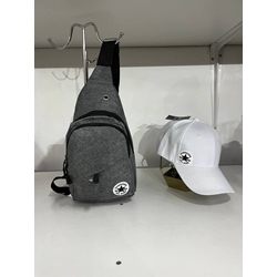 Bandolera lateral y gorra Converse - Imagen 1
