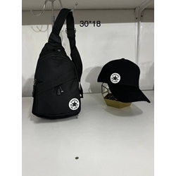 Bandolera lateral y gorra Converse - Imagen 2