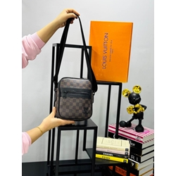 Bandolera Louis Vuitton de hombre - Imagen 1