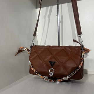 Bolso acolchado Guess - Imagen 1