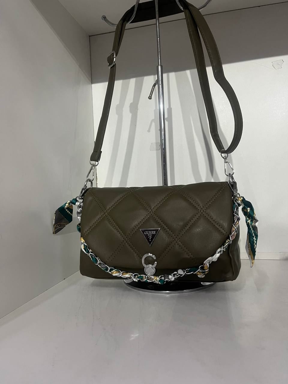 Bolso acolchado Guess - Imagen 3