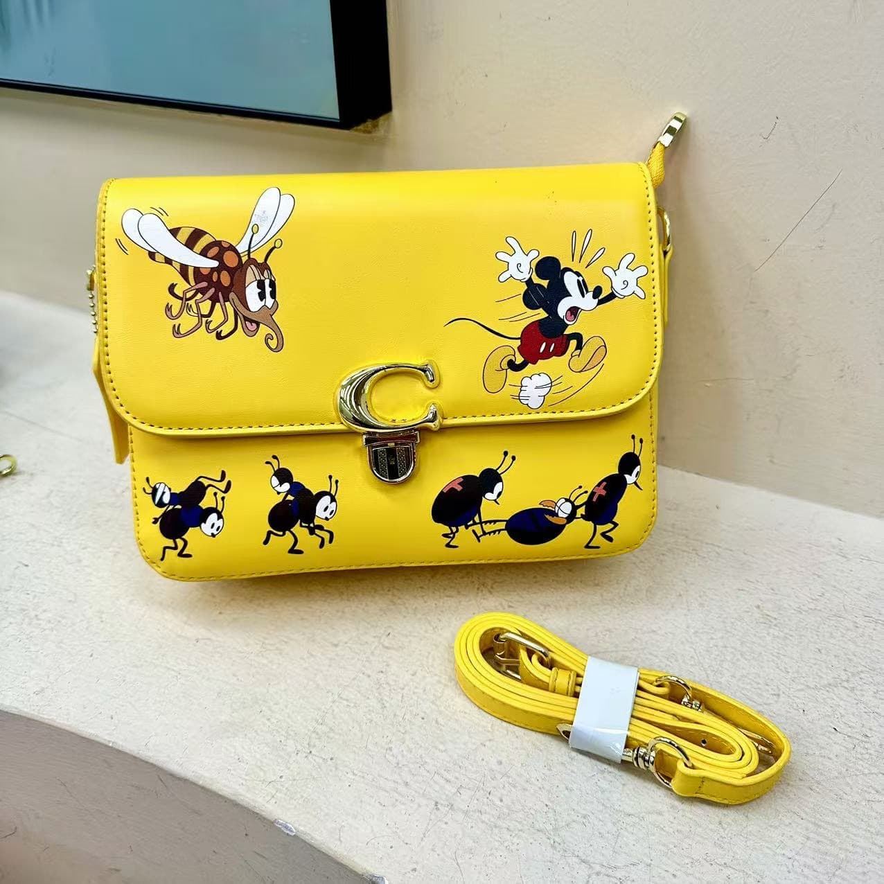 Bolso bandolera Coach Mickey y Minnie - Imagen 4