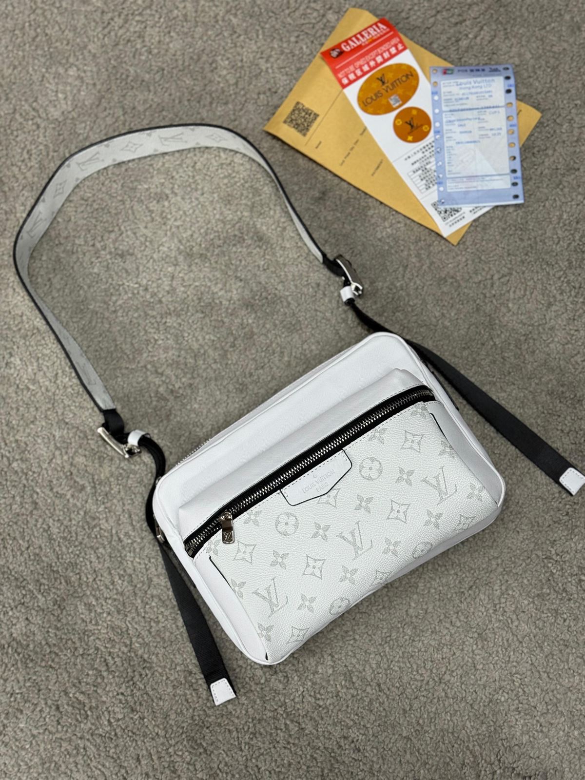 Bolso bandolera Louis Vuitton - Imagen 1