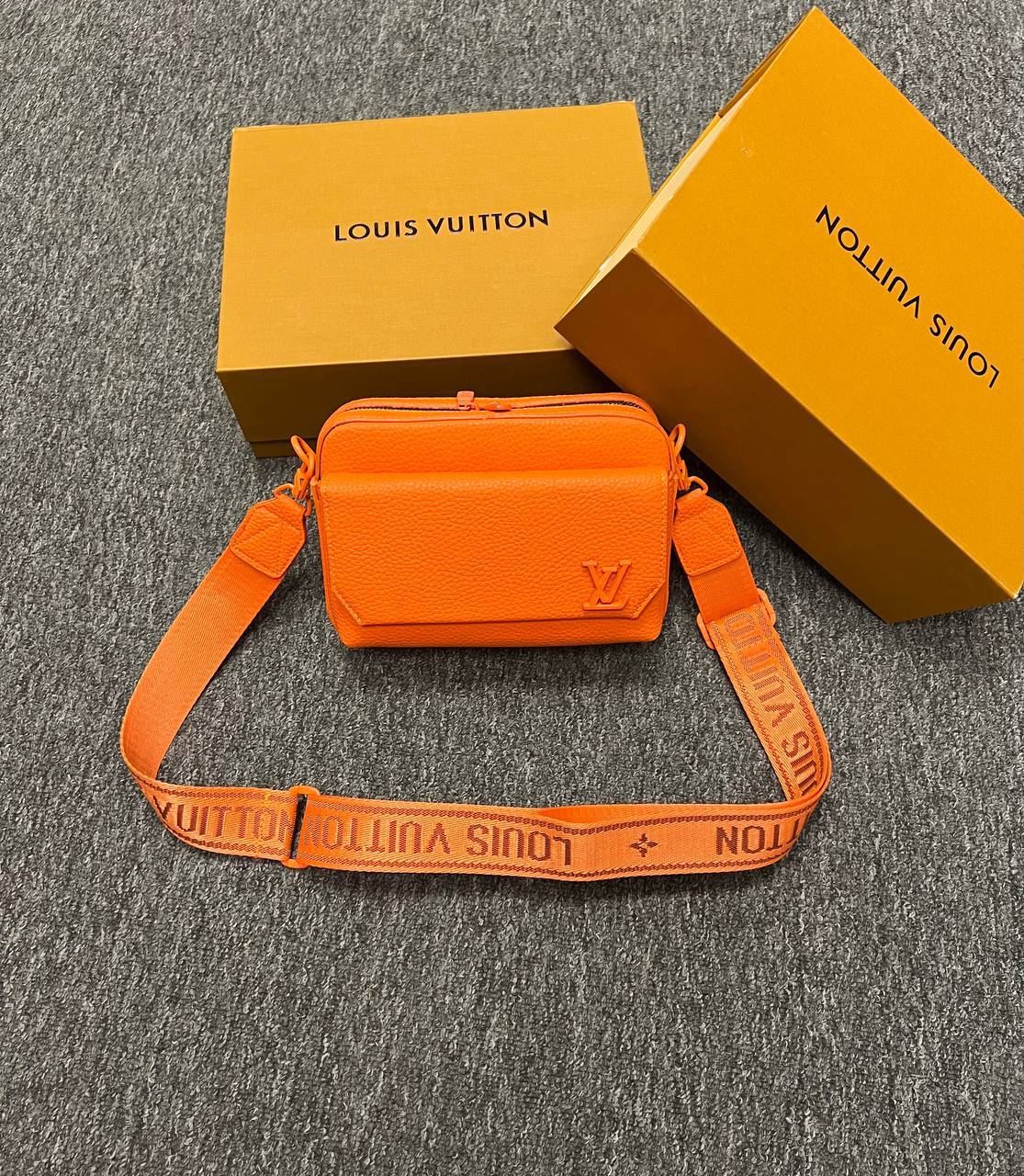 Bolso bandolera Louis Vuitton - Imagen 1