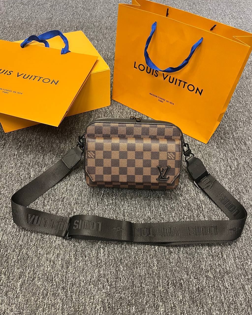 Bolso bandolera Louis Vuitton - Imagen 1