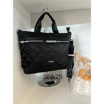 Bolso Calvin Klein Acolchado. - Imagen 2