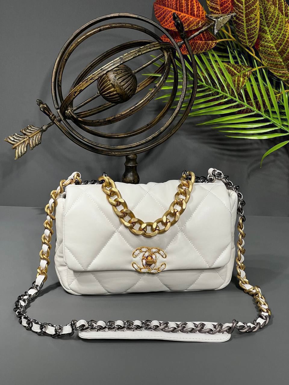 Bolso Chanel 19 Owned - Imagen 1