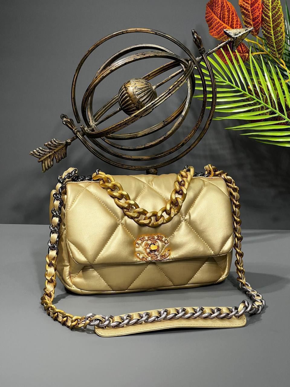 Bolso Chanel 19 Owned - Imagen 3