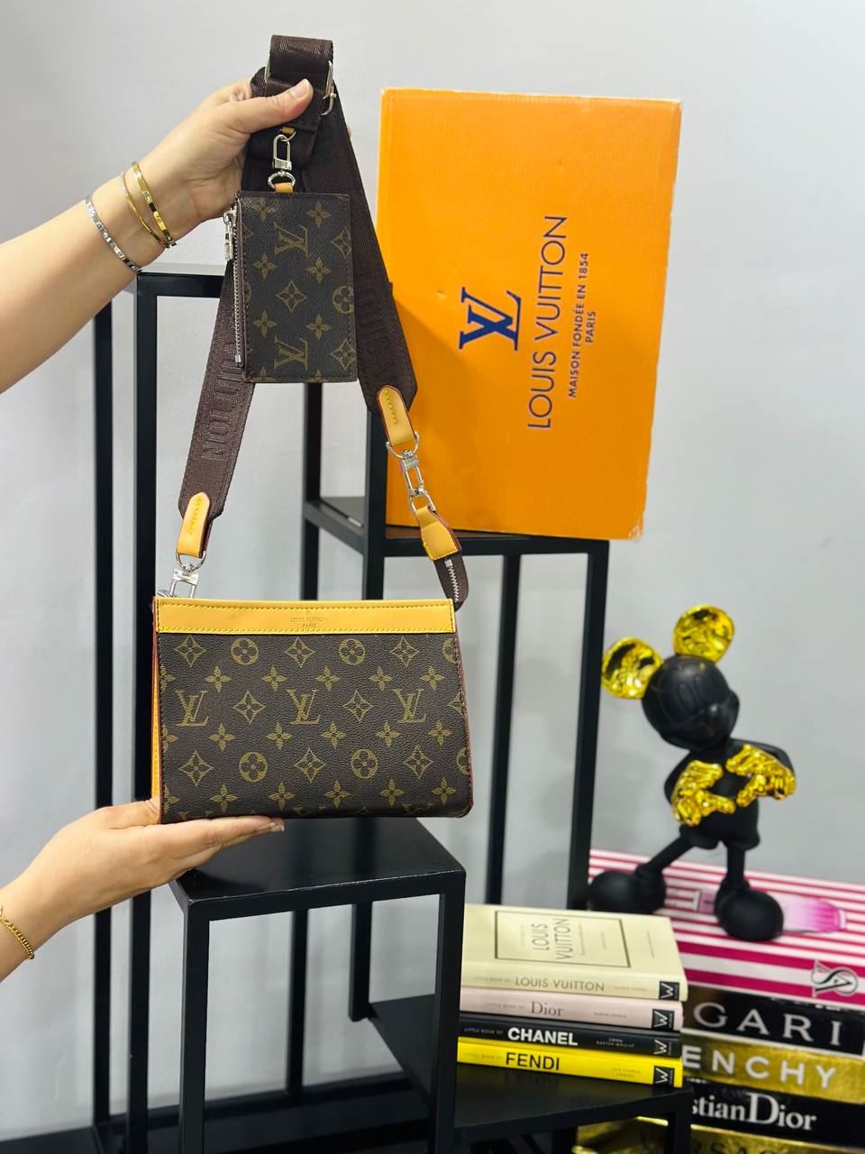Bolso con cartera Gastón Louis Vuitton - Imagen 1