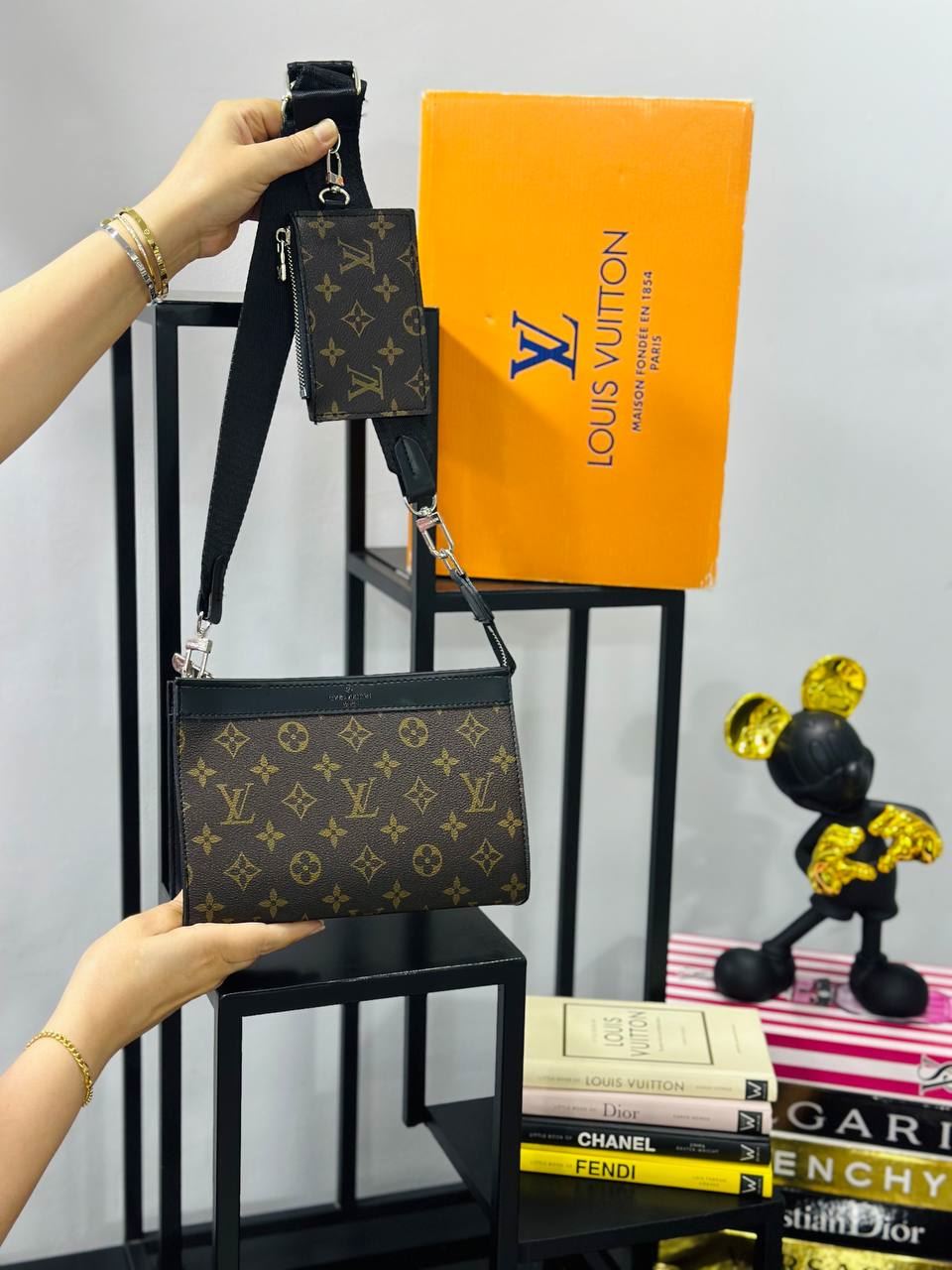 Bolso con cartera Gastón Louis Vuitton - Imagen 2