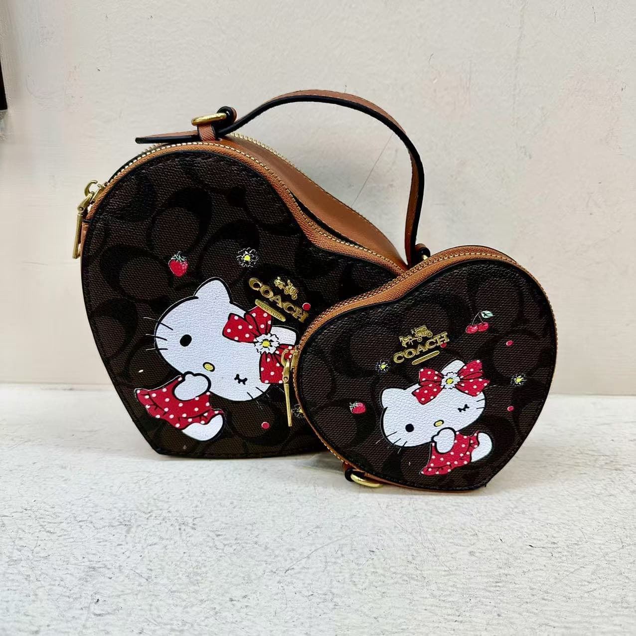 Bolso corazón Coach Hello Kitty - Imagen 3