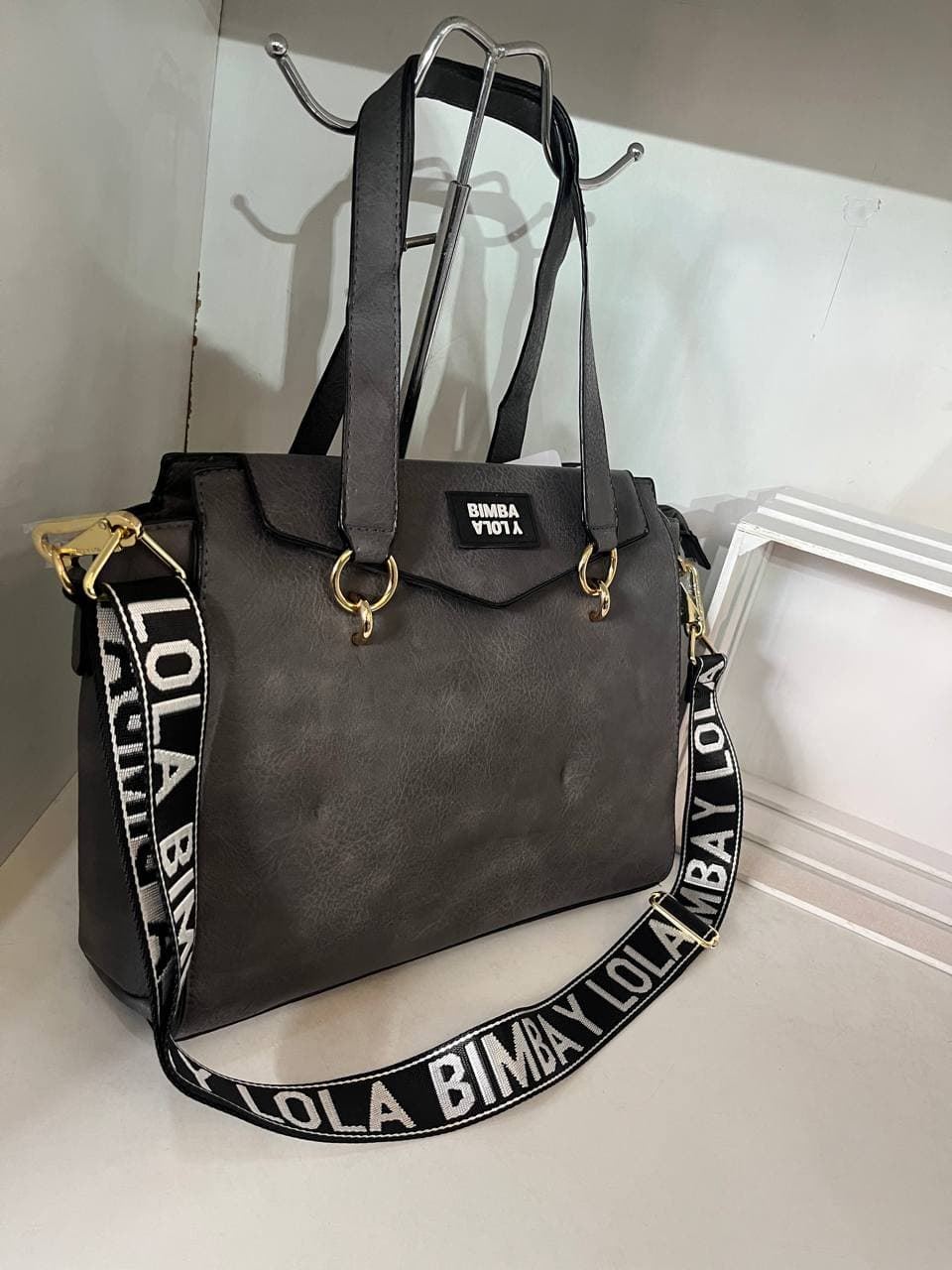 Bolso de bimba y lola con correa bordada - Imagen 2