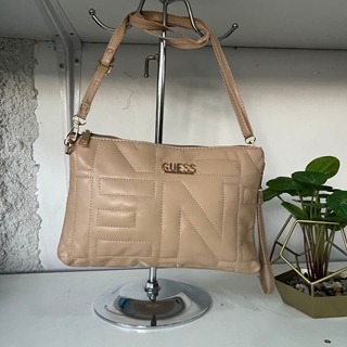Bolso de mano Guess acolchado - Imagen 1