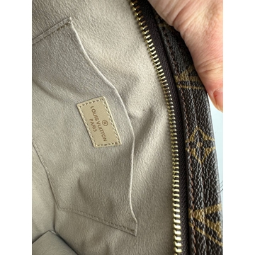 Bolso de mano Louis Vuitton poche toilette - Imagen 2