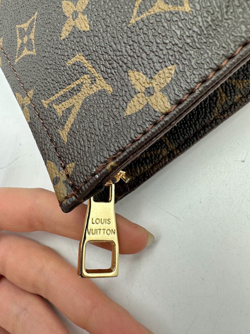 Bolso de mano Louis Vuitton poche toilette - Imagen 3