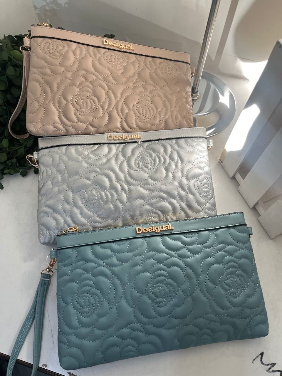 Bolso de mano relieve Desigual - Imagen 4
