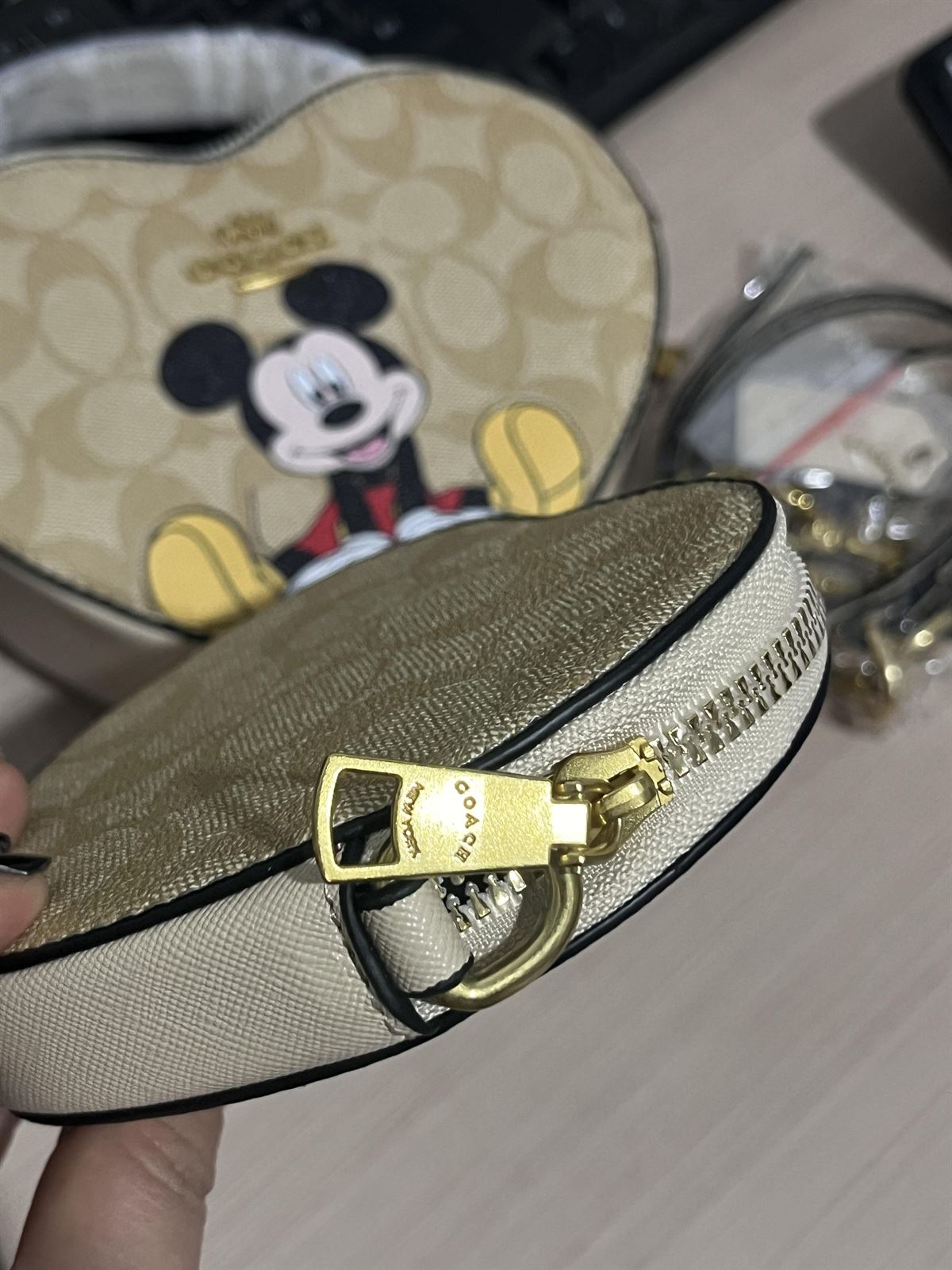 Bolso en forma de corazón Mickey y Minney Coach - Imagen 2