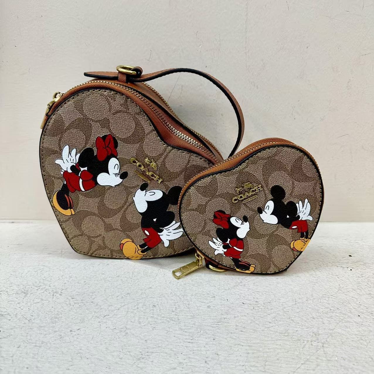 Bolso en forma de corazón Mickey y Minney Coach - Imagen 4