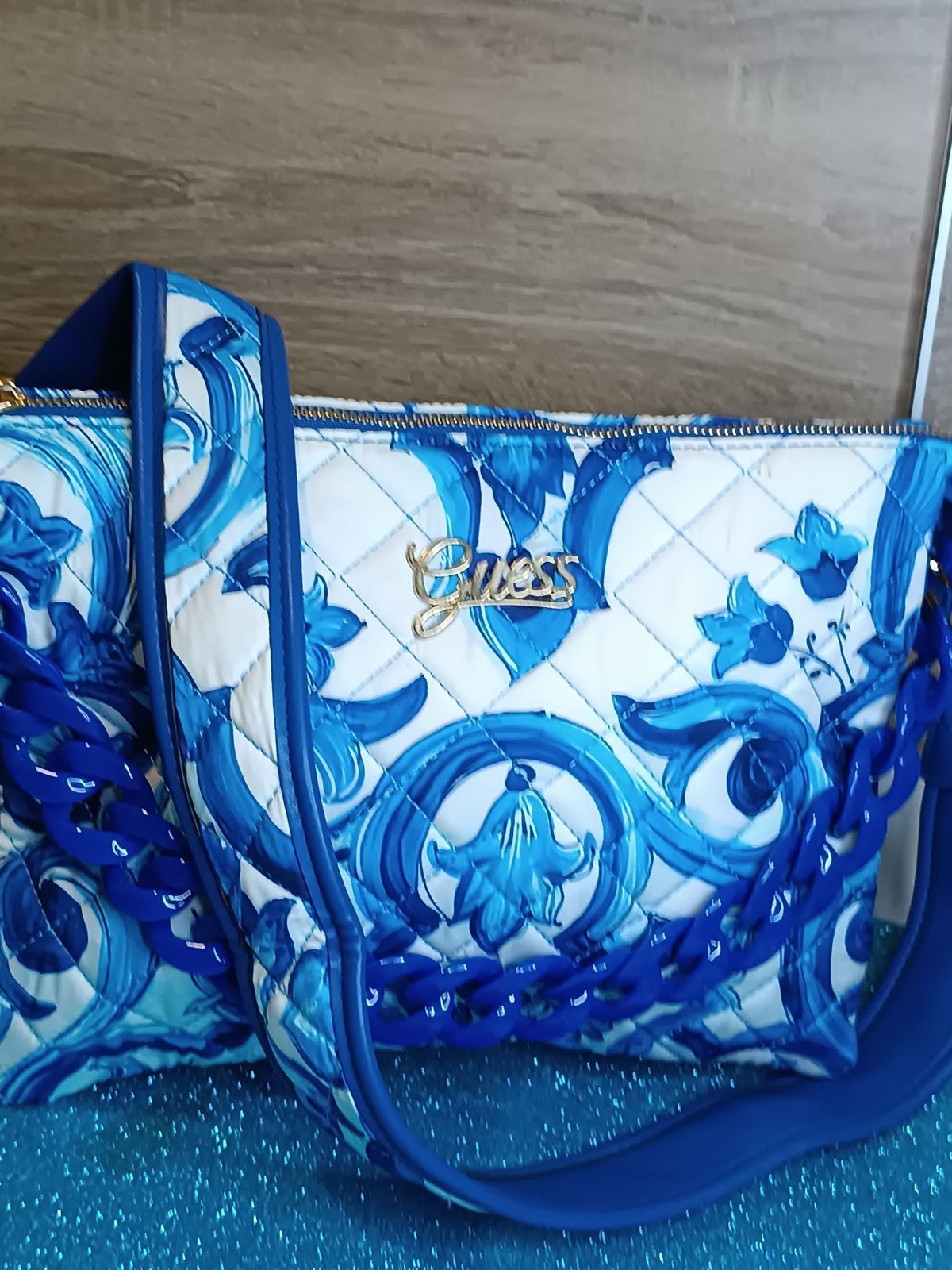 Bolso estampado Guess - Imagen 1