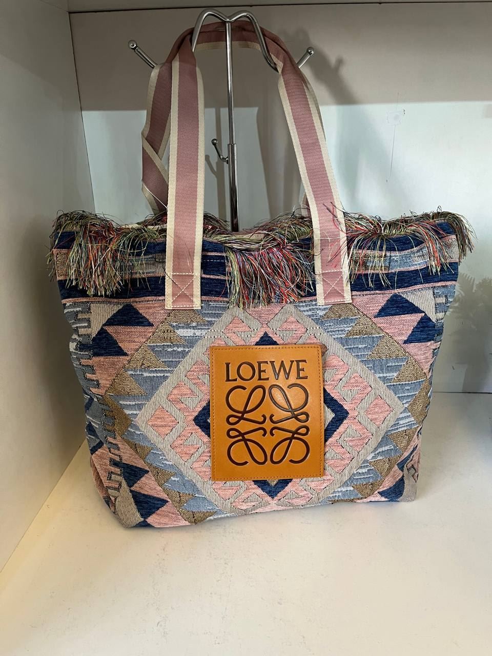 Bolso grande Loewe con flecos - Imagen 2