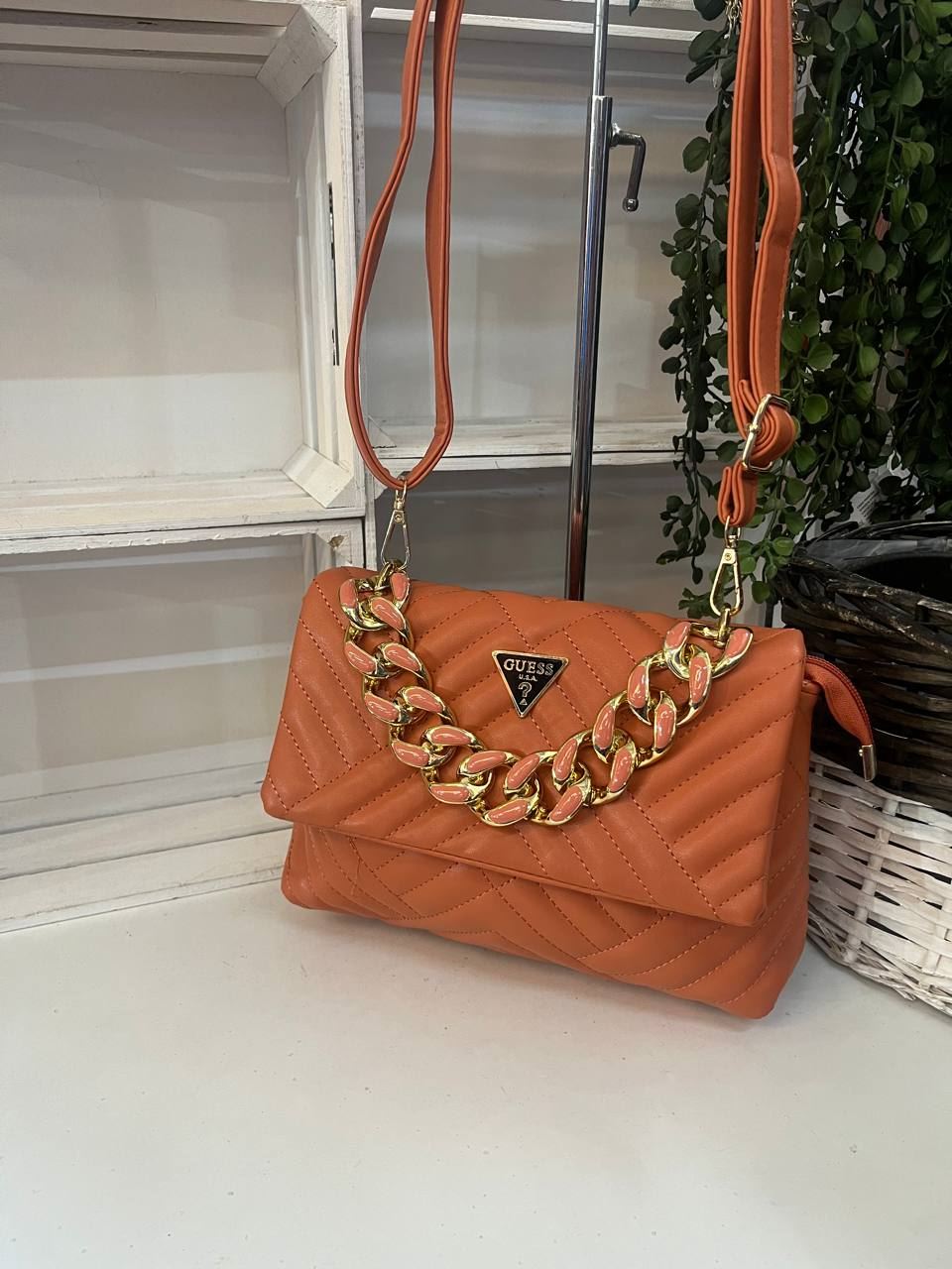 Bolso Guess acolchado - Imagen 6