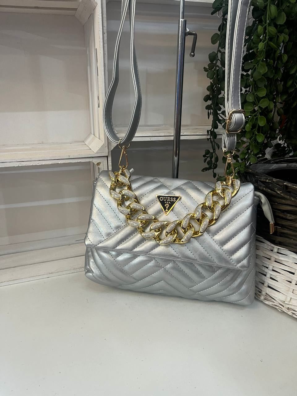 Bolso Guess acolchado - Imagen 7