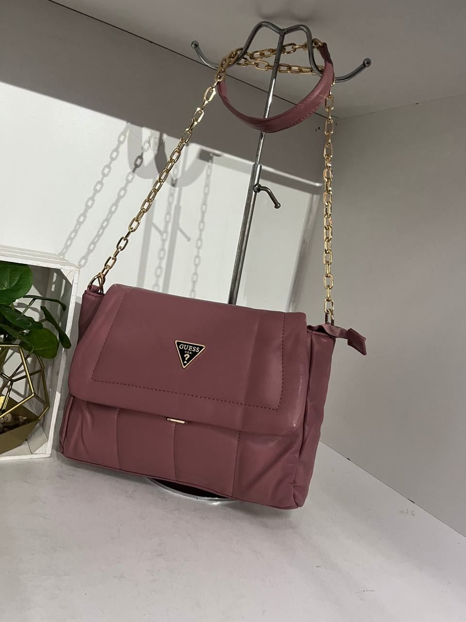 Bolso Guess amplio - Imagen 6