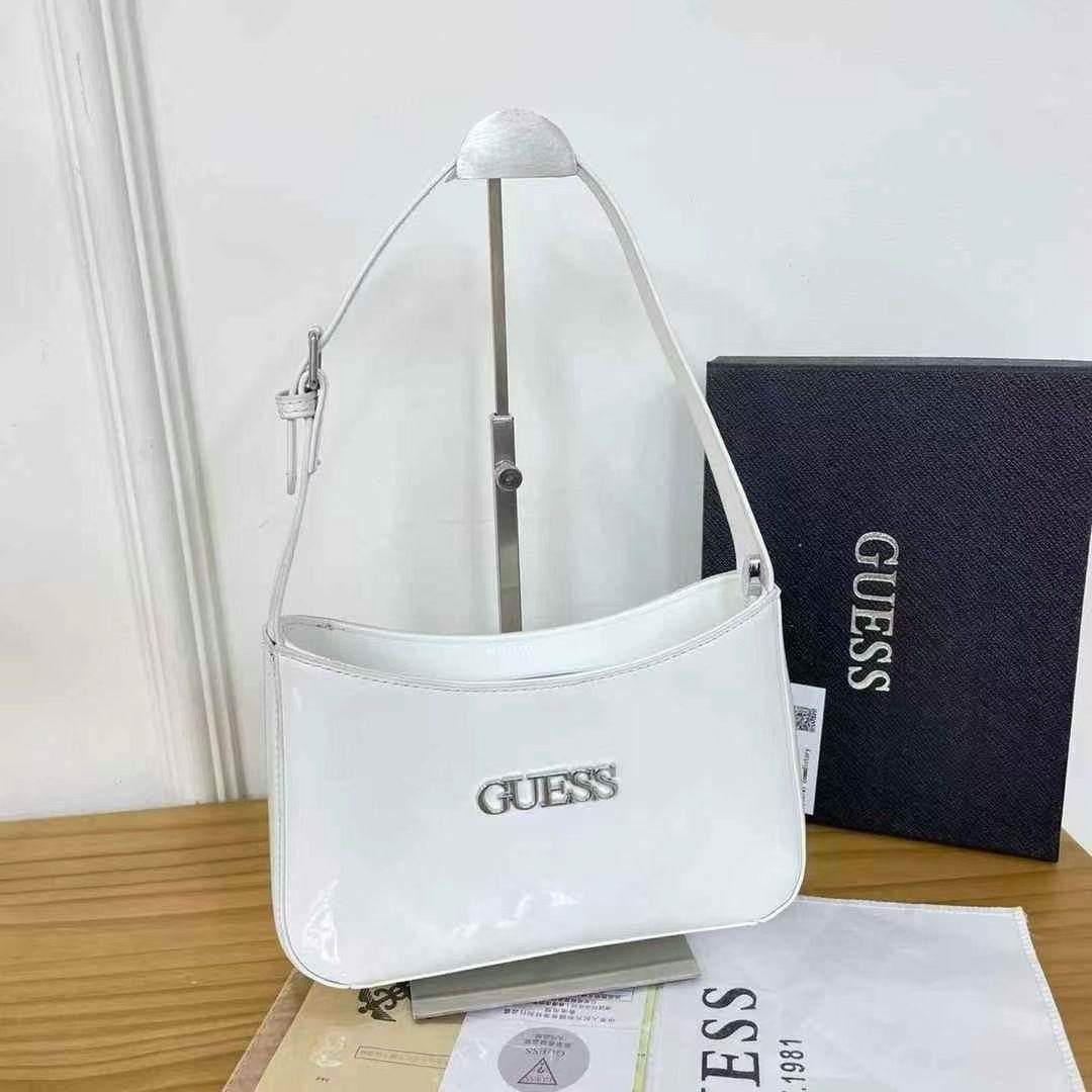 Bolso Guess charol - Imagen 1