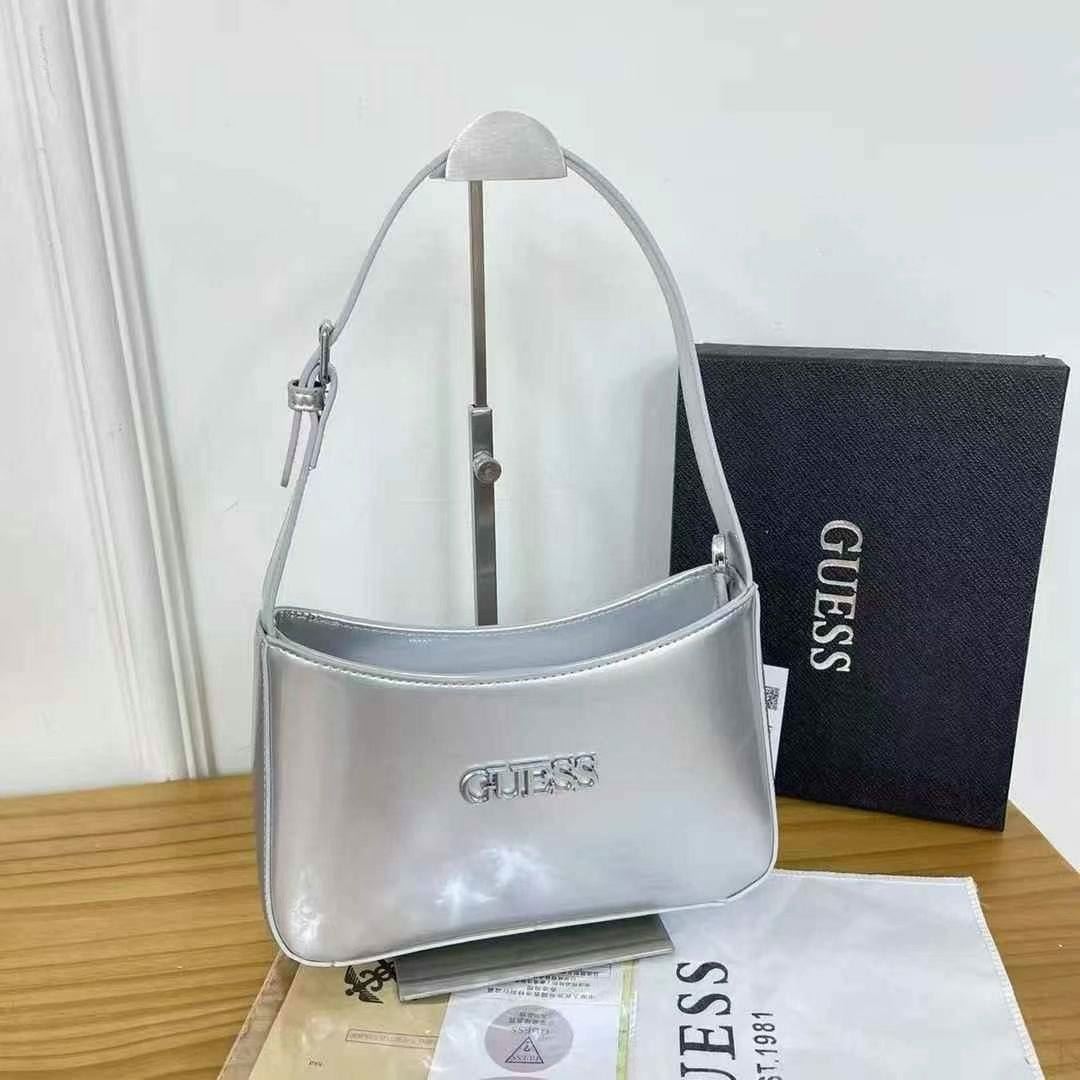 Bolso Guess charol - Imagen 5