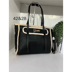 Bolso Guess con borreguito - Imagen 1