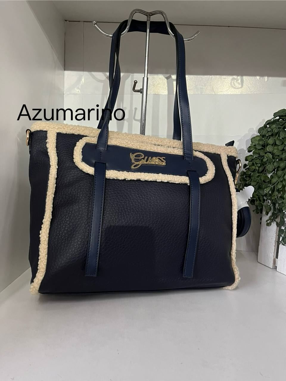 Bolso Guess con borreguito - Imagen 2