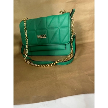 Bolso Guess con cadena dorada - Imagen 1