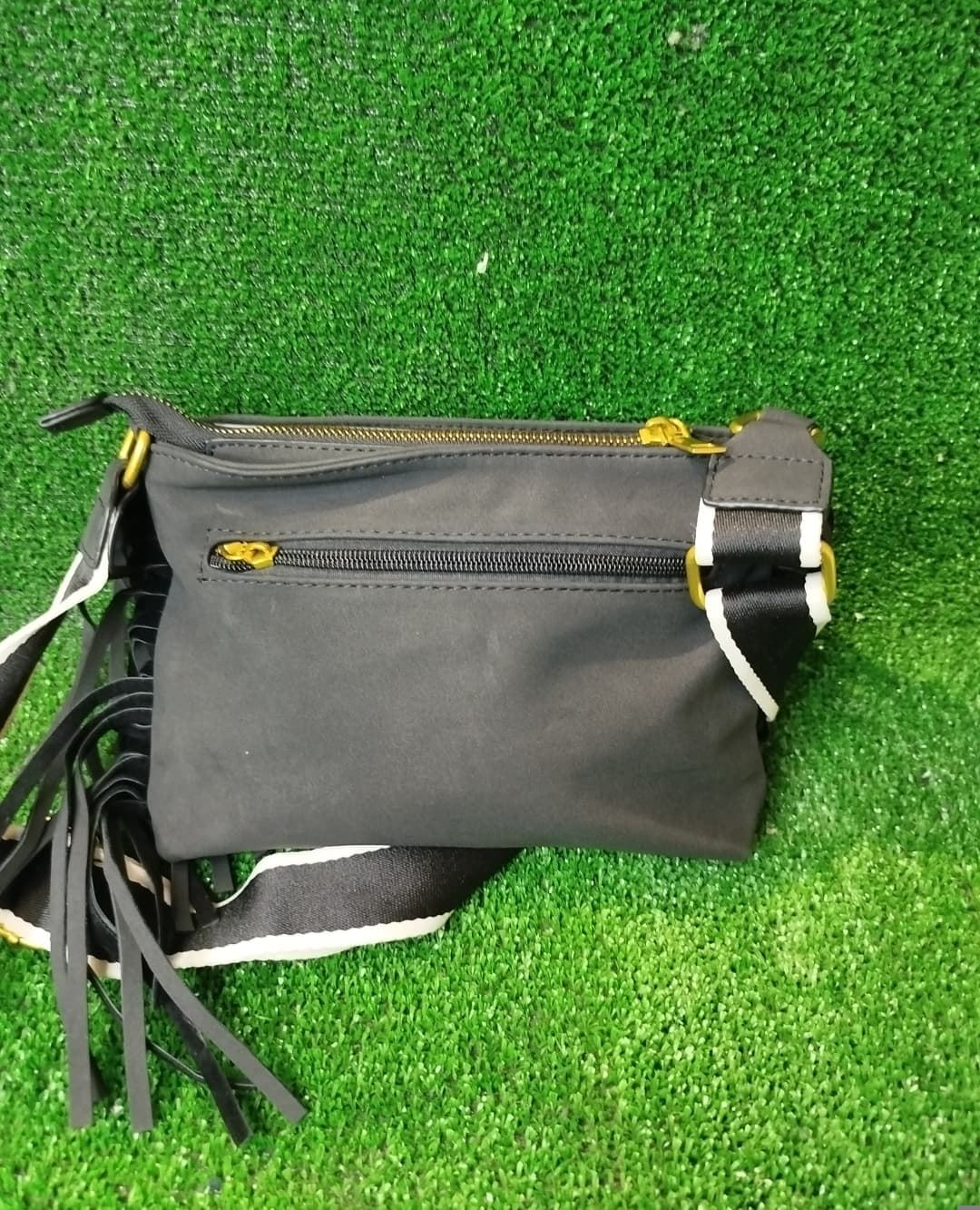 Bolso Guess con flecos - Imagen 2