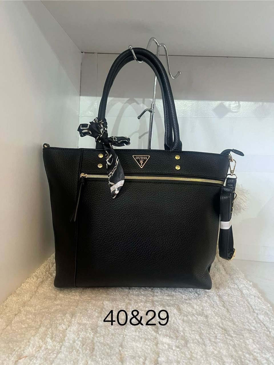 Bolso Guess con pañuelo - Imagen 4