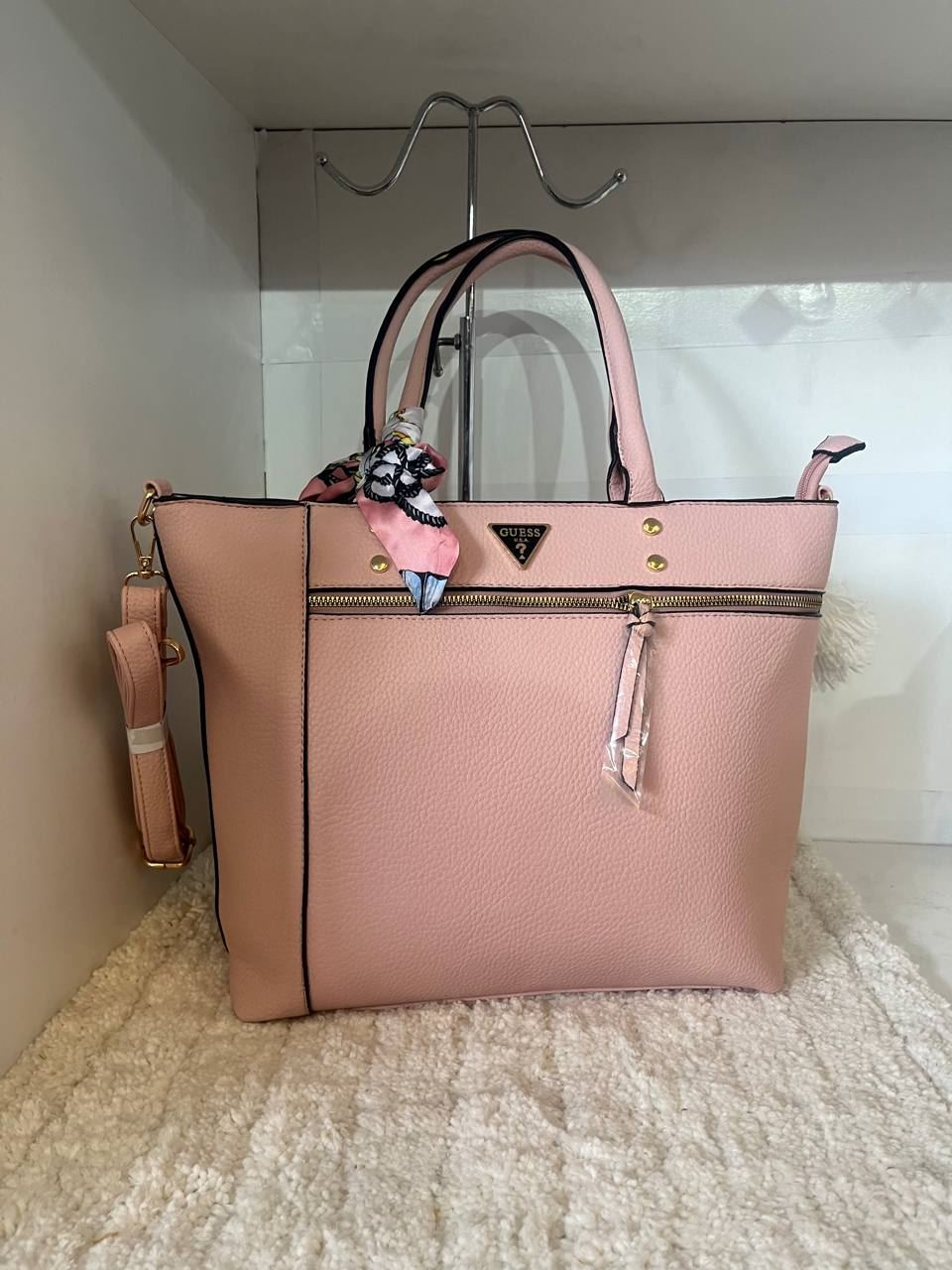 Bolso Guess con pañuelo - Imagen 6