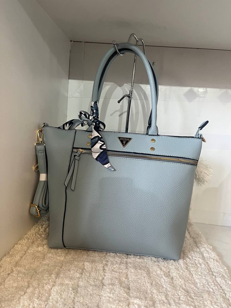 Bolso Guess con pañuelo - Imagen 7
