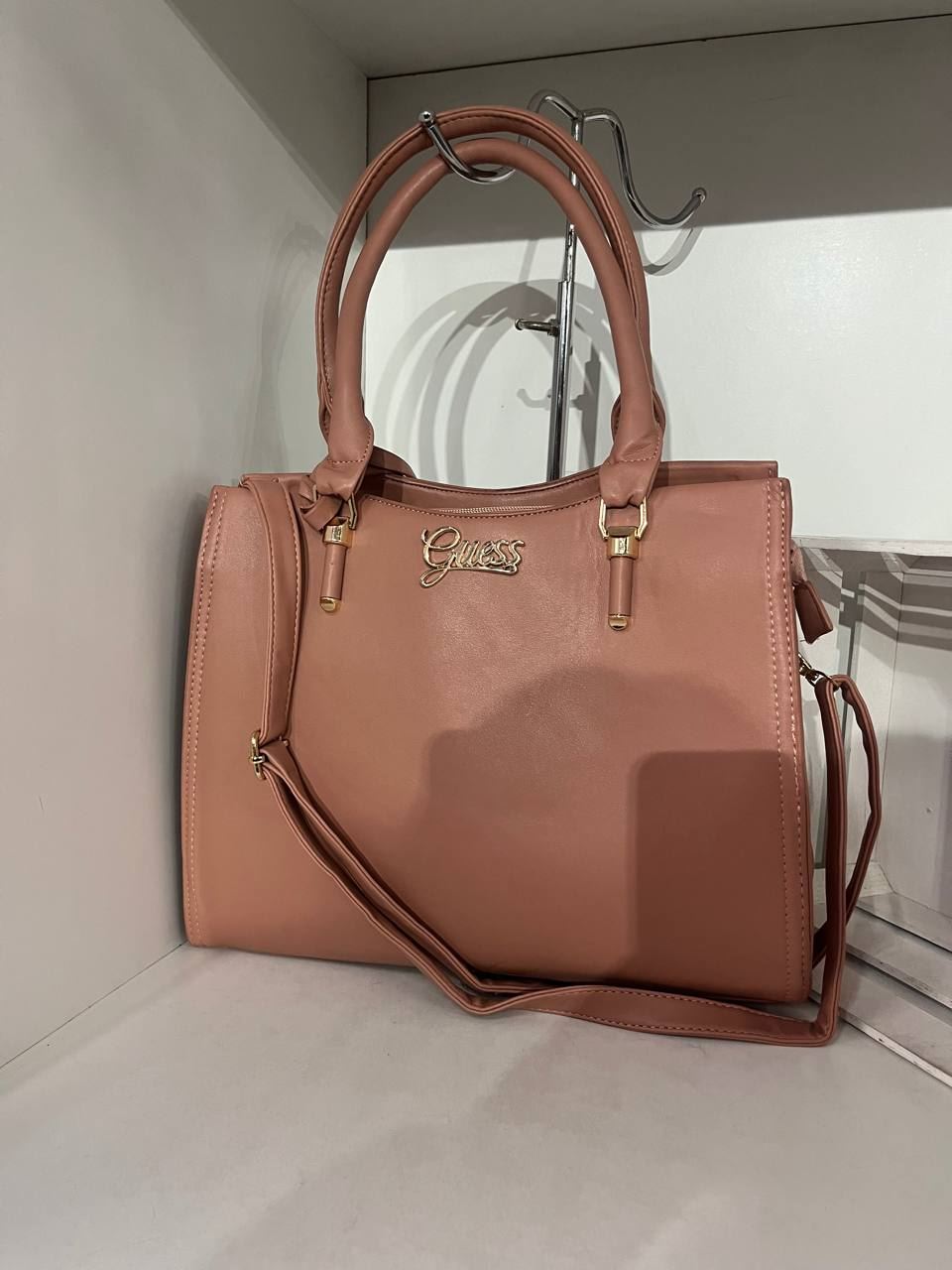 Bolso Guess cuadrado - Imagen 1