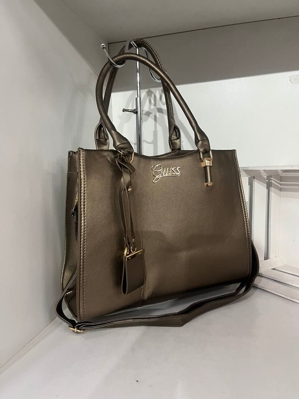Bolso Guess cuadrado - Imagen 3