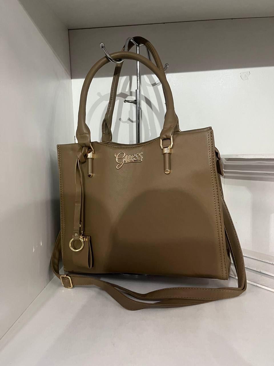 Bolso Guess cuadrado - Imagen 4