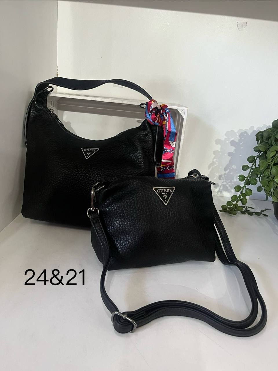Bolso Guess de dos piezas - Imagen 4