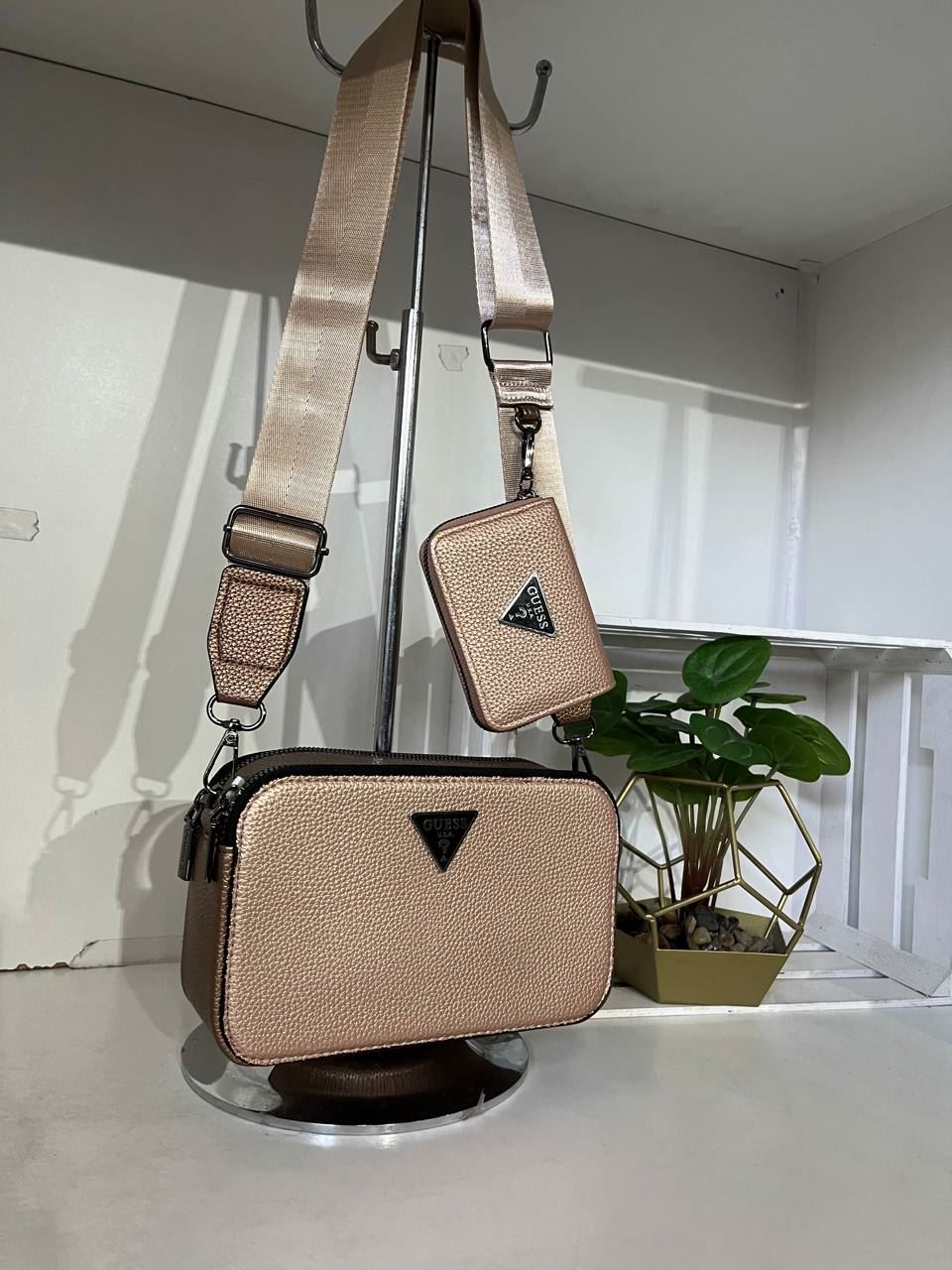 Bolso Guess de dos piezas - Imagen 1