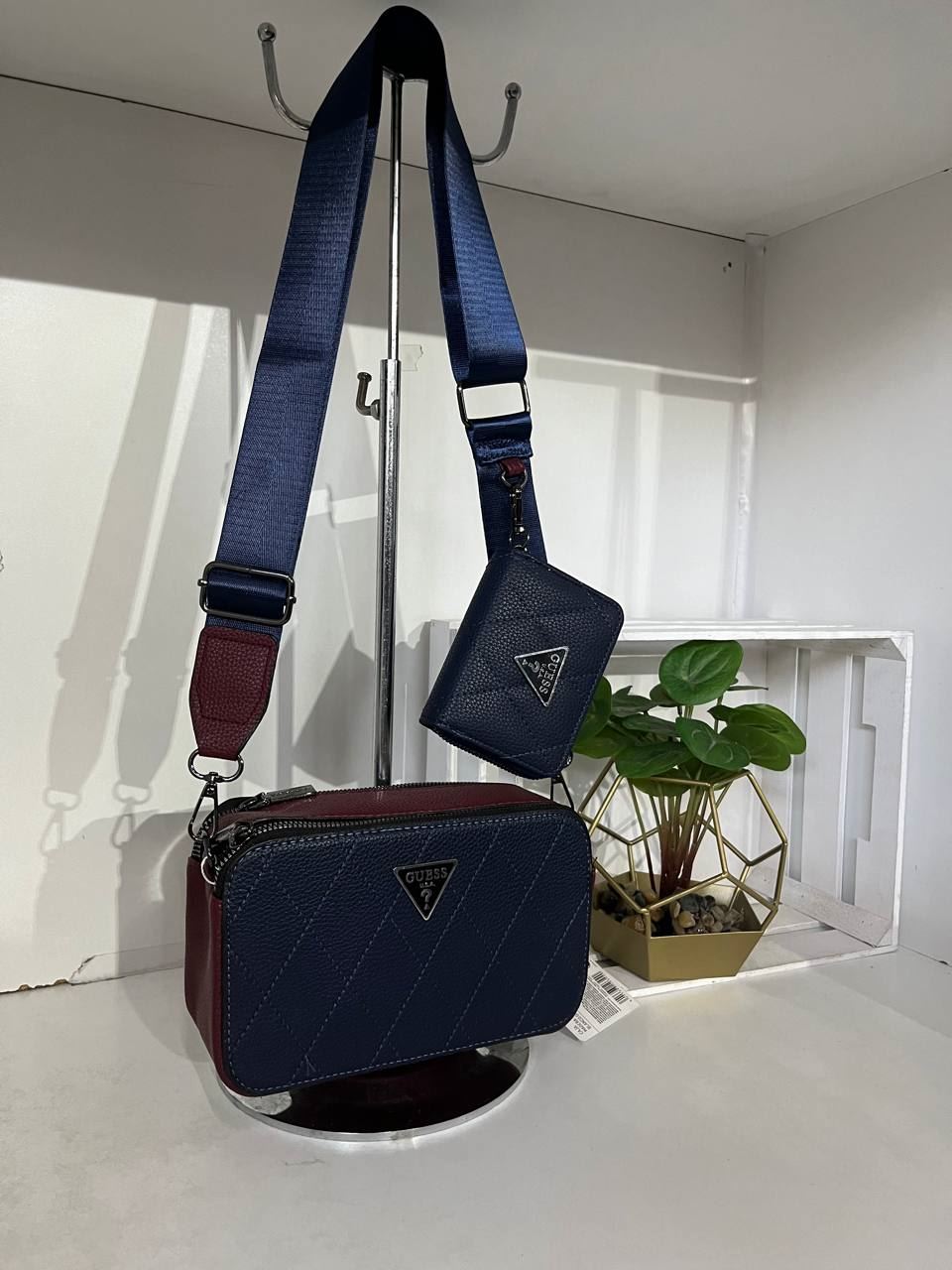 Bolso Guess de dos piezas - Imagen 5