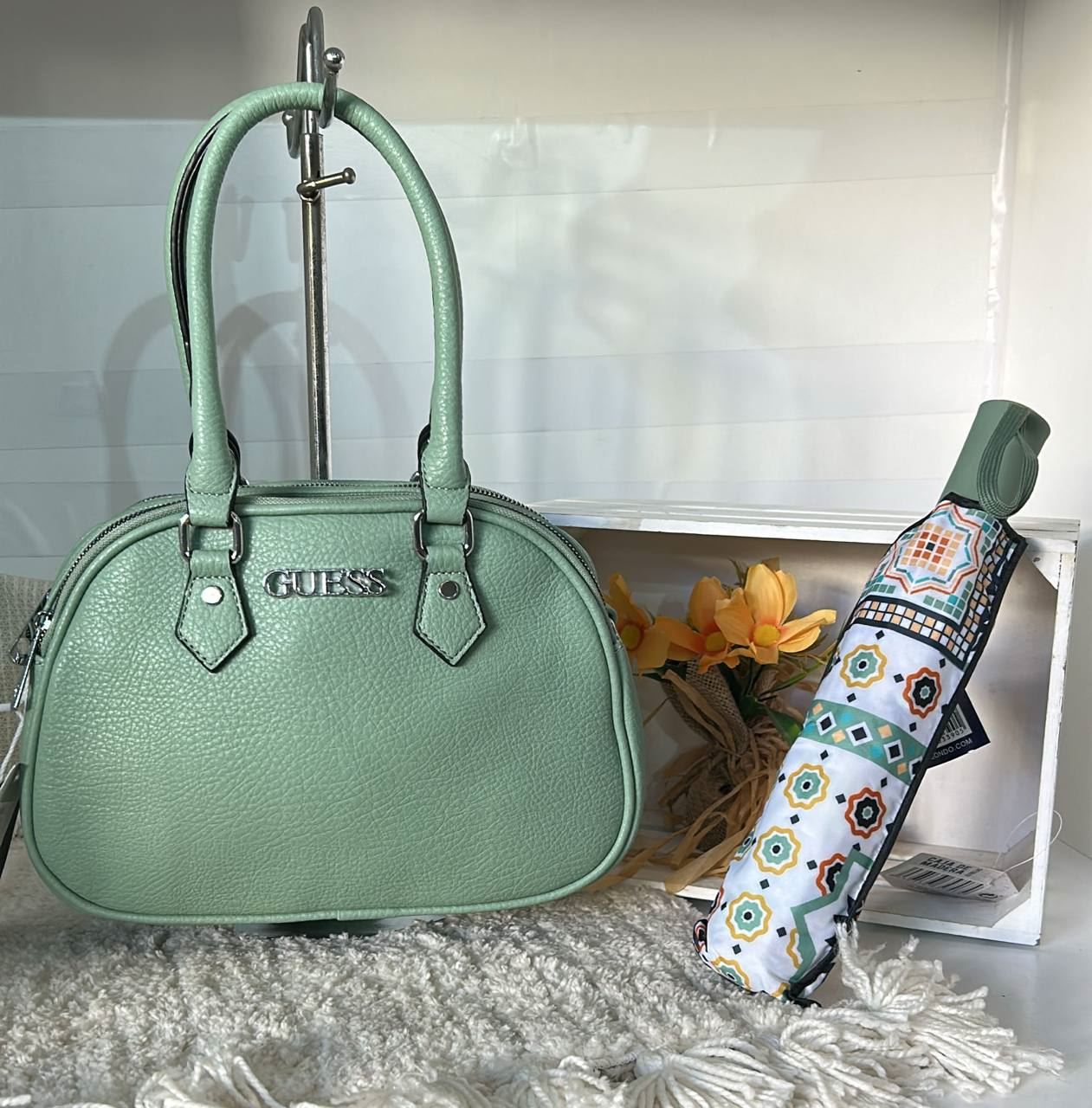 Bolso Guess Dome satchel - Imagen 4