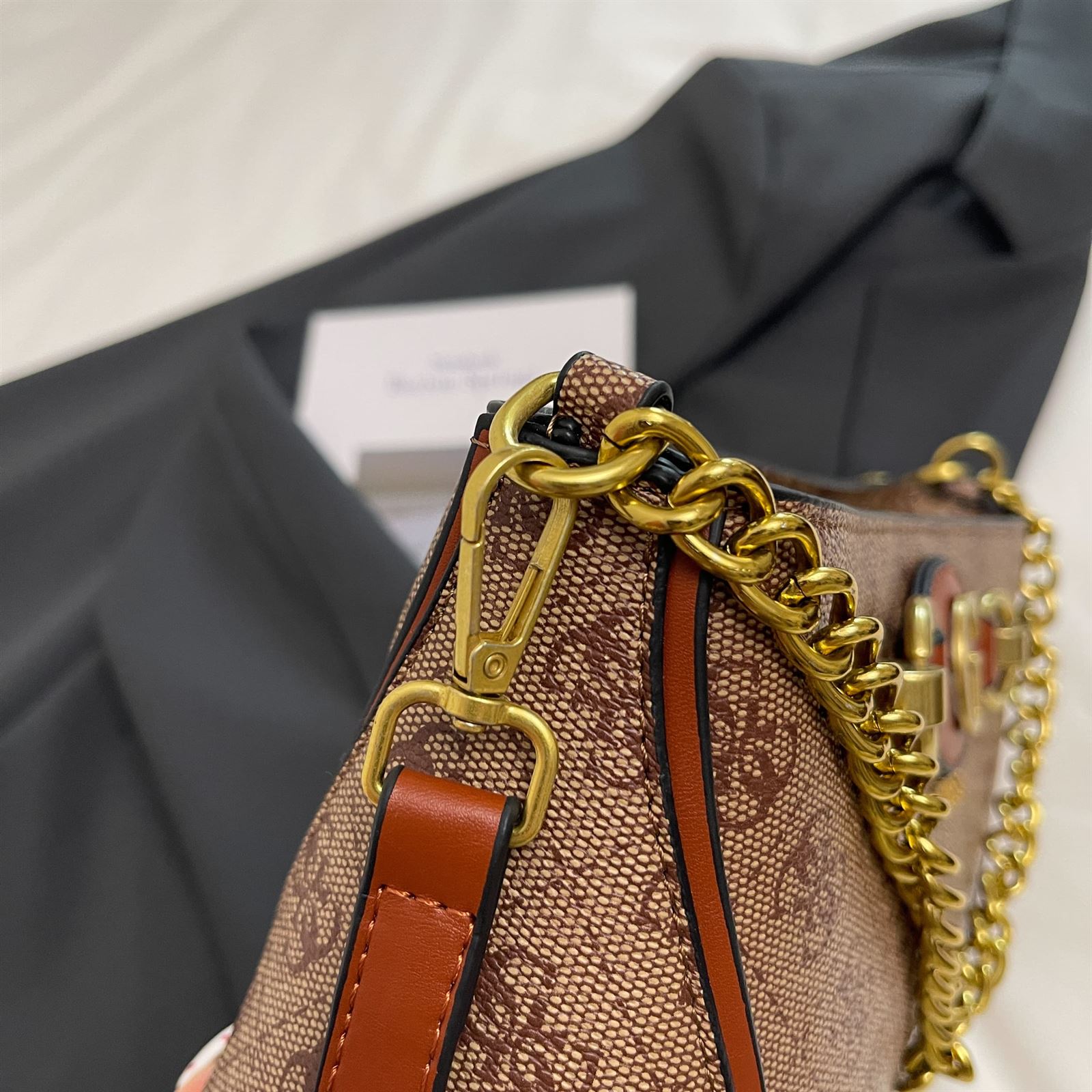 Bolso Guess estampado - Imagen 4