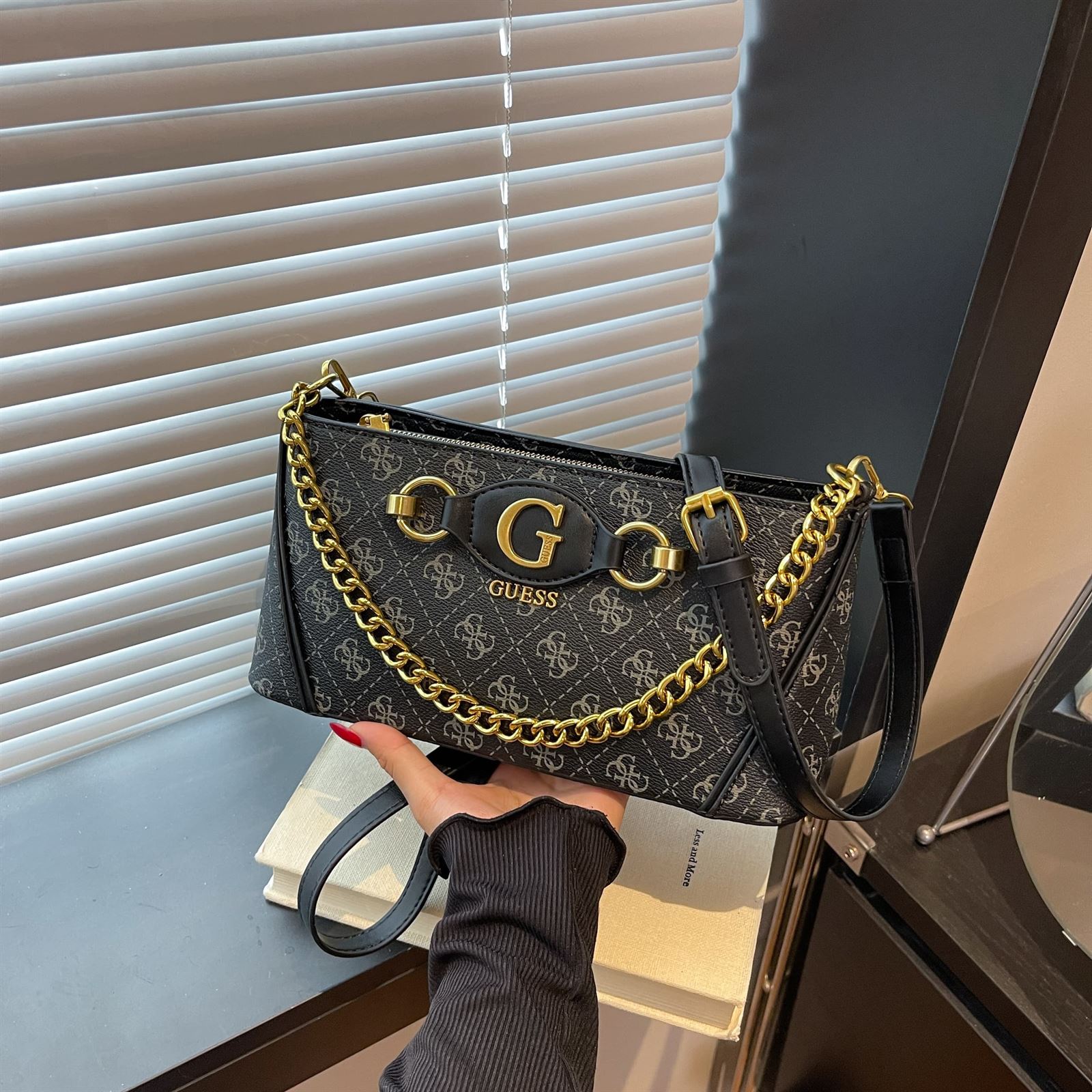 Bolso Guess estampado - Imagen 5