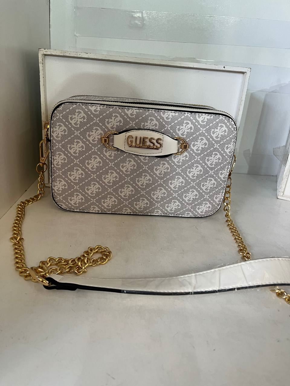 Bolso Guess estampado - Imagen 1