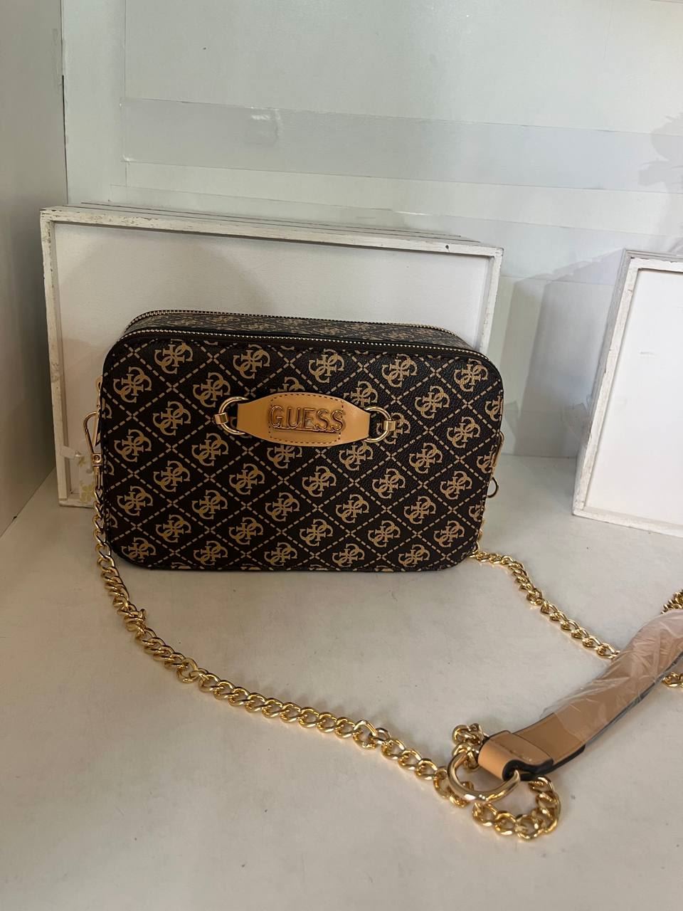 Bolso Guess estampado - Imagen 2