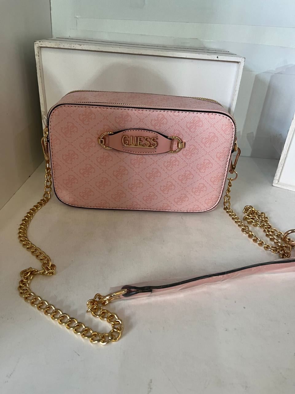 Bolso Guess estampado - Imagen 3