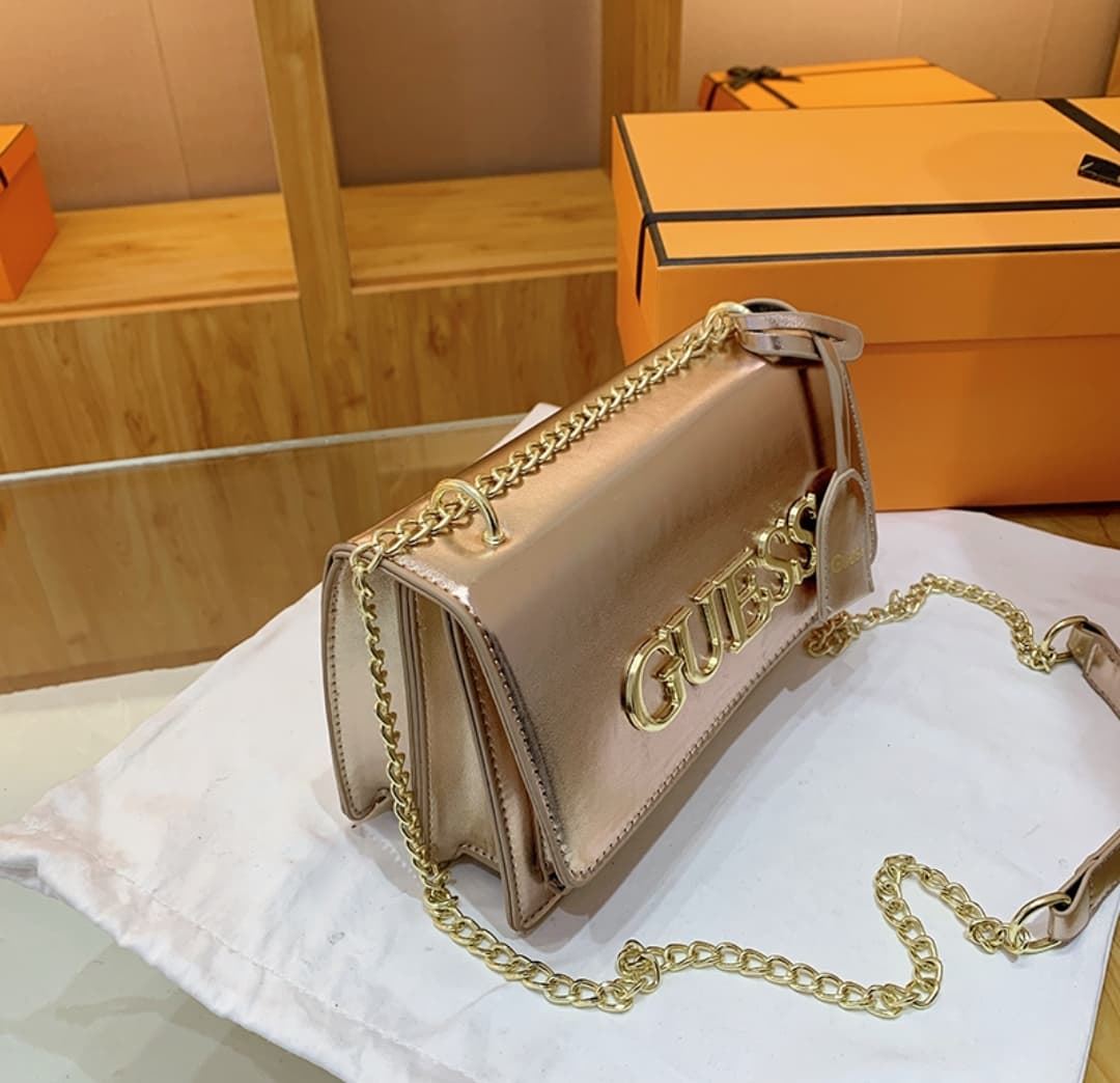 Bolso Guess metalizado - Imagen 2